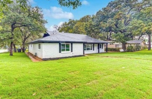 Ederville Casa | Spacious/Cozy home in Fort Worth!