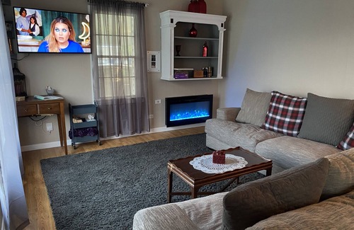 Sulphur Casa | Spacious, cozy home in quiet neighborhood.