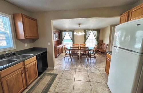 Warsaw Casa | Spacious, Cozy Lake House near lake and restaurants at Lake of the Ozarks.