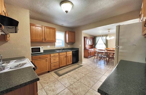 Warsaw Casa | Spacious, Cozy Lake House near lake and restaurants at Lake of the Ozarks.