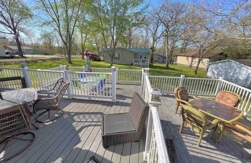 Warsaw Casa | Spacious, Cozy Lake House near lake and restaurants at Lake of the Ozarks.