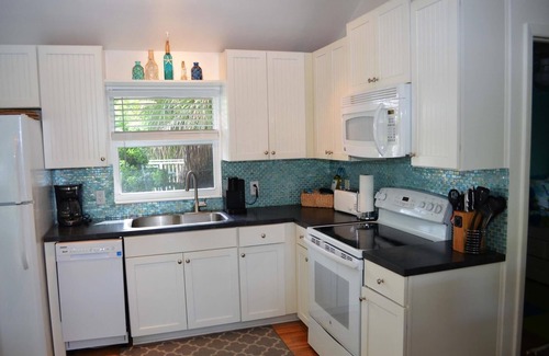 North Captiva Cabaña | Spacious "Crab Cakes" Cottage on N. Captiva Island,FL with GolfCart and Starlink