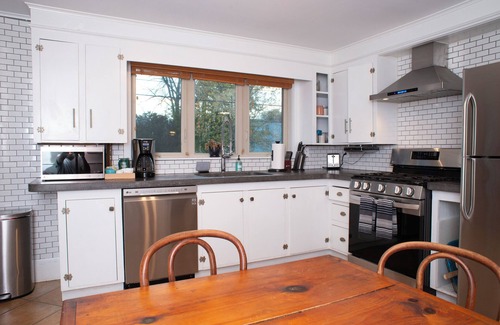 East Deering Casa | Stunning and Spacious 6 BR Waterfront House with Hot Tub