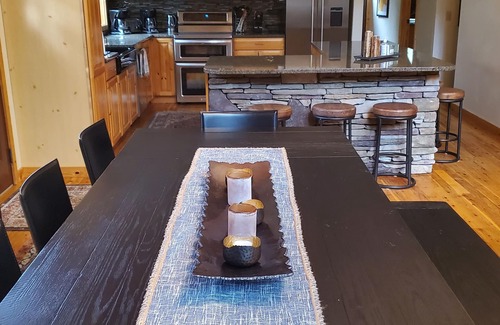 Thompsonville Cabina | Spacious Crystal Mountain Resort Cabin w/ Game Rm! Minutes to Ski/Golf/Spa/Pool!
