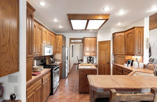 Cottonwood Cabina | Spacious Custom Family Home on Private Ranch