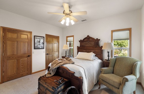 Cottonwood Cabina | Spacious Custom Family Home on Private Ranch