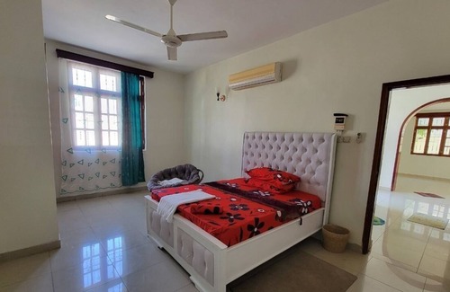 Mbezi Beach Casa | Spacious delight 8 bedrooms villa with swimming pool and fast wi-if