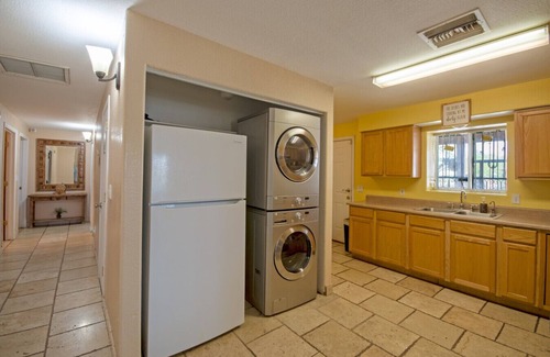 Marana Casa | Spacious Desert Getaway ~ Scenic Views ~ Hammock!