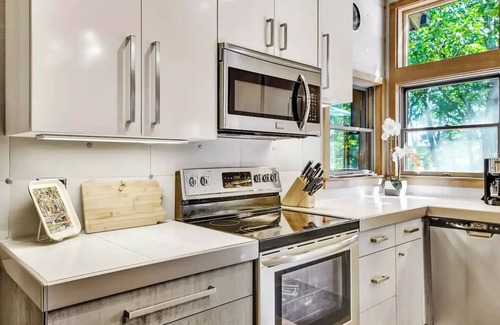 Bushkill Cabina | Spacious "Design Lodge" In Woods - Bushkill