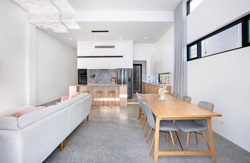 Woolooware Casa | Spacious Designer 4 bed family home - pool + pets