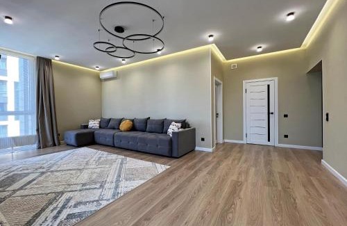 Almaty Apartamento | Spacious Designer Apartment with a Scenic View