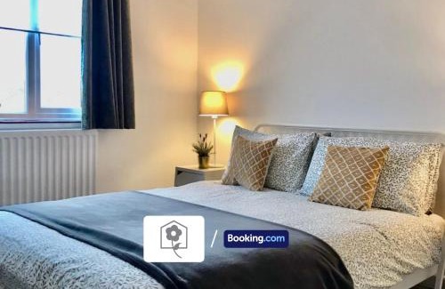 Portswood Casa | Spacious Detached Highfield House By Your Stay Solutions Short Lets & Serviced Accommodation Southampton Free Parking
