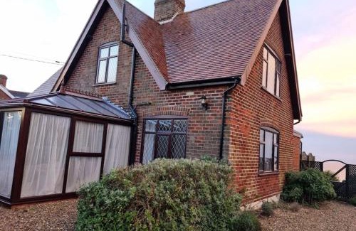 Aldborough Casa | Spacious Detached Home with Beautiful Seaviews, sleeps 6