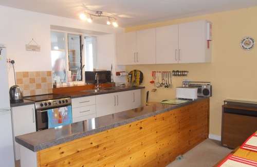 Looe Otro | espaciosa vivienda unifamiliar situada en terreno propio de un acre 1/2 - ideal para familias.
