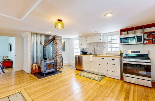 Chester Depot Casa | Spacious dog-friendly house w/woodstove, fenced-in yard, BBQ, wifi, w/d, TV