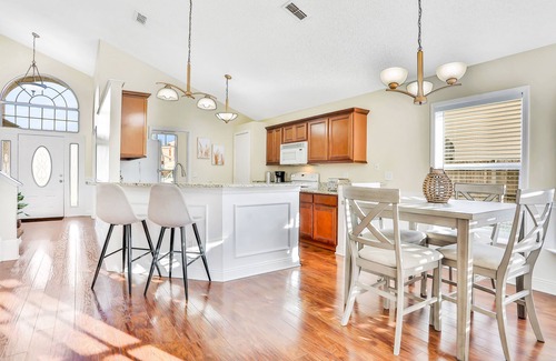Lindfields Casa | Spacious Dog-Friendly Home w/Private Outdoor Pool, W/D, Pool Deck & Patio, WiFi