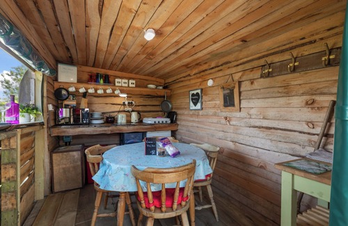 Fishguard Alquiler De RV | Spacious Domes nestled in the heart of North Pembrokeshire. Glamping at its best