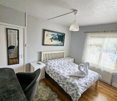 Feltham West Casa | Spacious Double Room Near Heathrow Airport