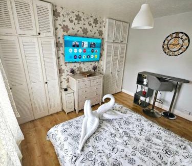 Feltham West Casa | Spacious Double Room Near Heathrow Airport