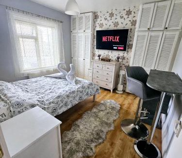 Feltham West Casa | Spacious Double Room Near Heathrow Airport