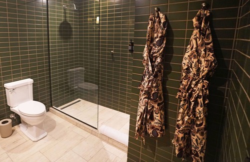 Fredericksburg Hotel | Spacious Double Queen, The Albert Hotel, 2 Units, Pets Allowed