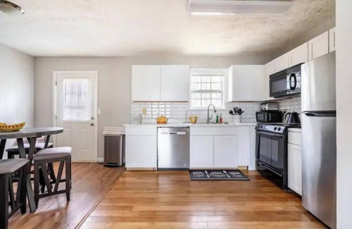 Lithia Springs Casa | Spacious Douglasville/Lithia Springs Retreat: 5BR, 3BA for Families or Business
