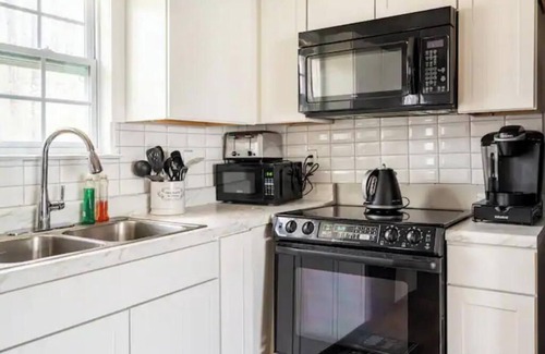 Lithia Springs Casa | Spacious Douglasville/Lithia Springs Retreat: 5BR, 3BA for Families or Business