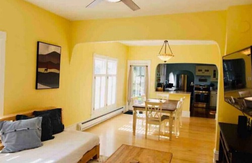 Pray Casa | Spacious Downtown 2 Bdrm House