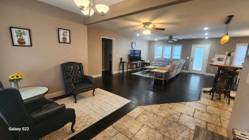 Clarksville Casa | Spacious Downtown 4 Bedroom
