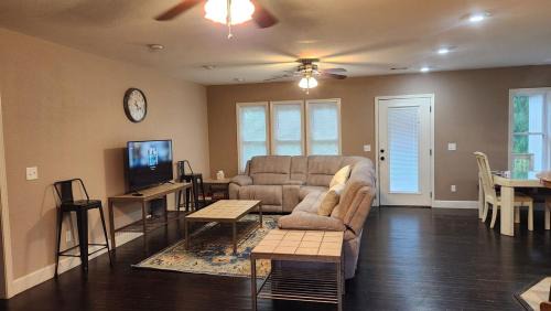 Clarksville Casa | Spacious Downtown 4 Bedroom