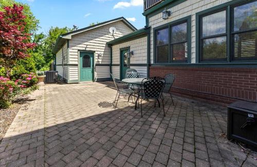 Holy Cross Casa | Spacious Downtown Apartment with Free Parking