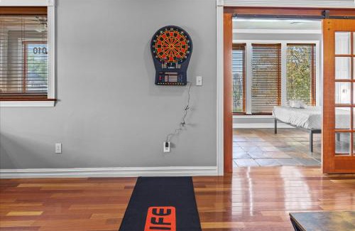 Holy Cross Casa | Spacious Downtown Apartment with Free Parking