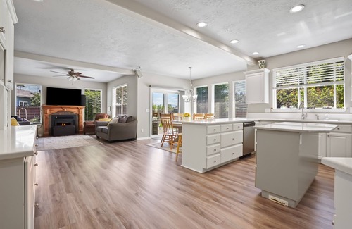 Eagle Casa | Spacious Downtown Eagle Retreat Perfect for Groups