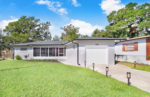 Southwest Orlando Casa | Spacious Downtown Orlando house centrally located to Orlando tourist attractions