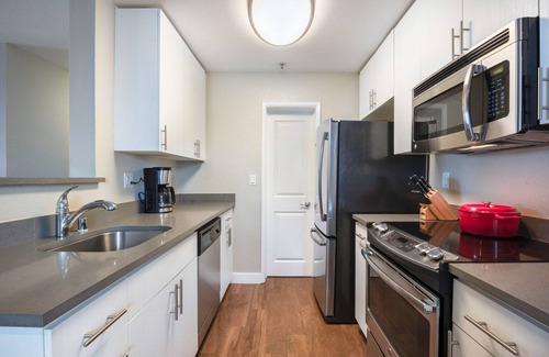 Old Mountain View Apartamento | Spacious DT Mountain View 2BR w/ Gym, Pool, Parking, W/D by Blueground