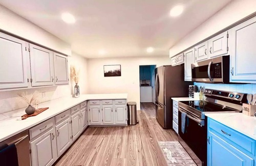 Castlewood Casa | Spacious DTC Getaway - Hot Tub, FirePit, GameRoom - Ideal for Families & Groups