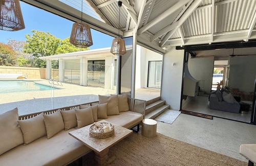 Duncraig Casa | Spacious Duncraig Dream Home, pool, outdoor entertaining!