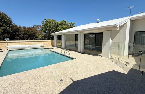 Duncraig Casa | Spacious Duncraig Dream Home, pool, outdoor entertaining!