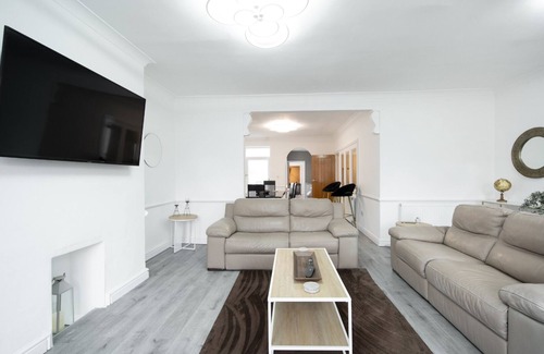Thornton-Cleveleys Casa | Spacious Duplex Apartment - Perfectly Situated in the Heart
