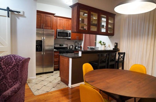 Crown Heights Casa | Amplio dúplex en casa adosada