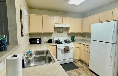 Elk Grove Casa | Spacious & Elegant 3BR - Pet-Friendly - Elk Grove