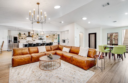 Horseshoe Bay Casa | Spacious & elegant haven with huge yard, updated interior, AC, & fast WiFi