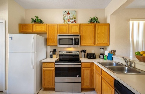 Wellington Casa | Spacious End-Unit Townhouse, 2 Master Suites, at Regal Palms, close to Clubhouse