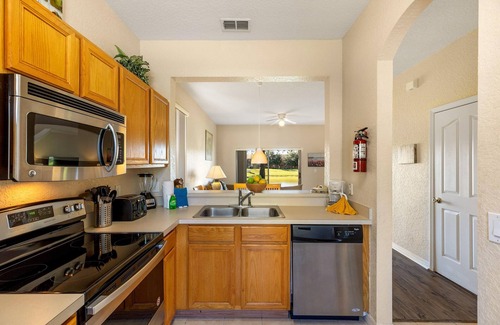 Wellington Casa | Spacious End-Unit Townhouse, 2 Master Suites, at Regal Palms, close to Clubhouse