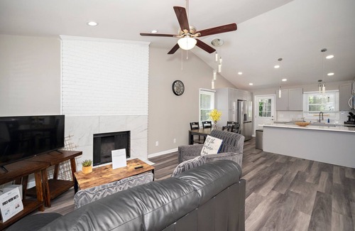 Cary Casa | Spacious Entire Home – Ideal for Groups & Families