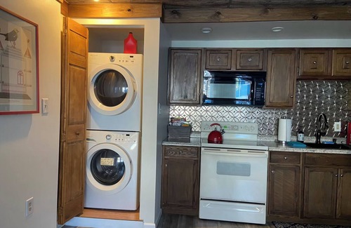 Ashfield Apartamento | Amplio y totalmente equipado de 1 dormitorio en histórico Carriage House + cubierta y barbacoa