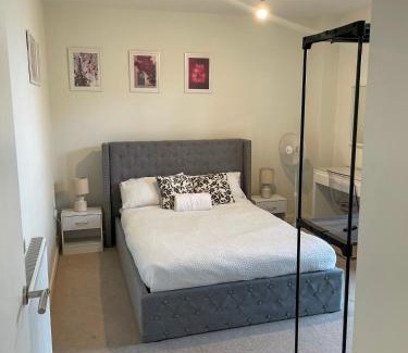 North End Apartamento | Spacious Erith Apartment