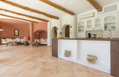 Santa Eulalia del Río Villa | Amplia villa con un hermoso jardín, piscina privada en la playa de Cala Llenya