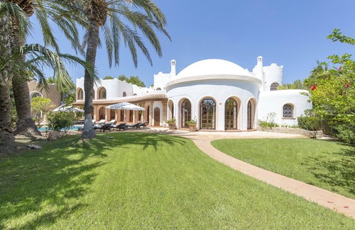 Santa Eulalia del Río Villa | Amplia villa con un hermoso jardín, piscina privada en la playa de Cala Llenya