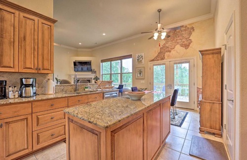 Eureka Springs Casa | Spacious Eureka Springs Home with Lake Views!